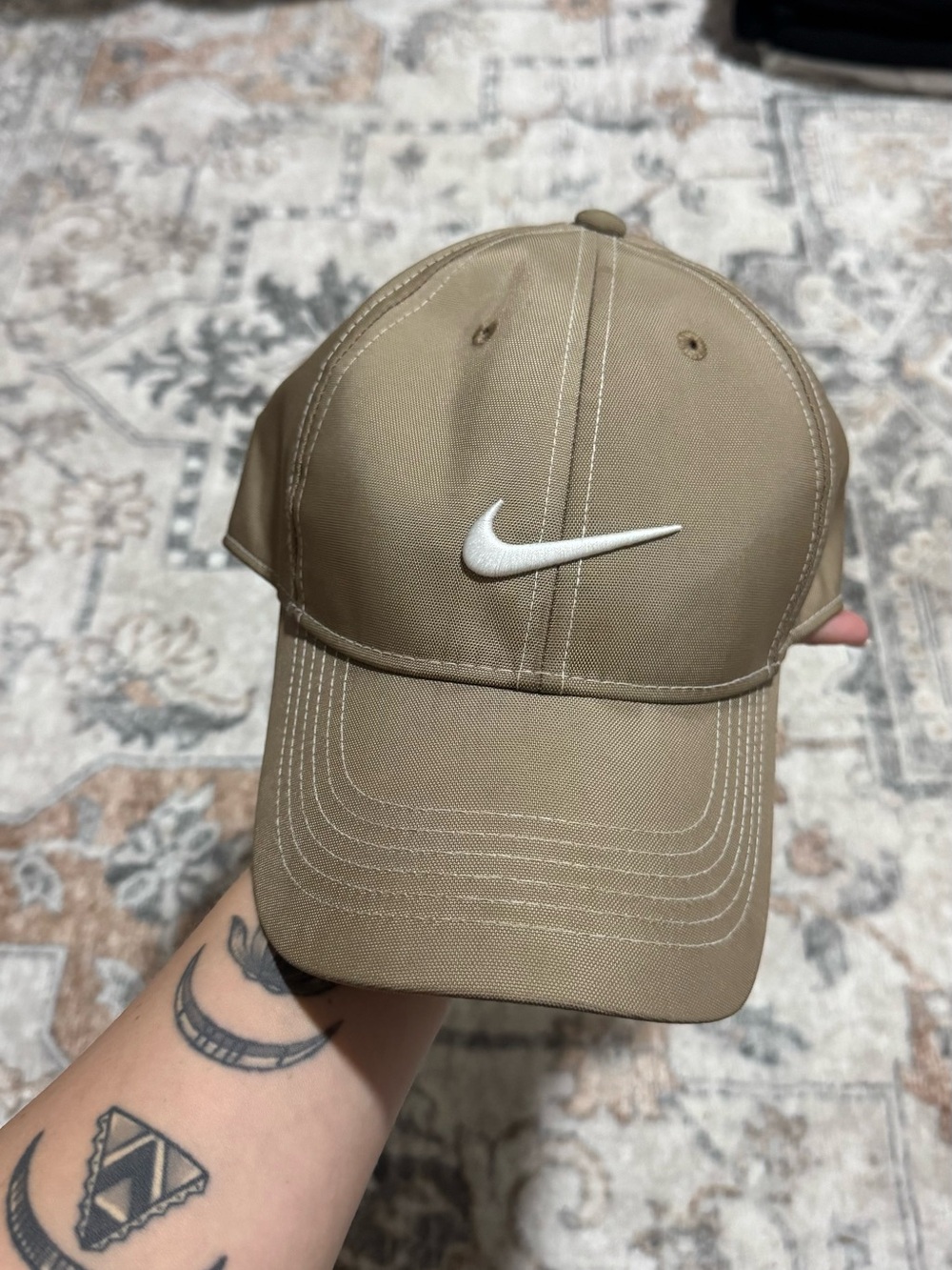 Nike Heritage86 Dri-FIT Adjustable Baseball Hat Cap Khaki Taupe White Swoosh
